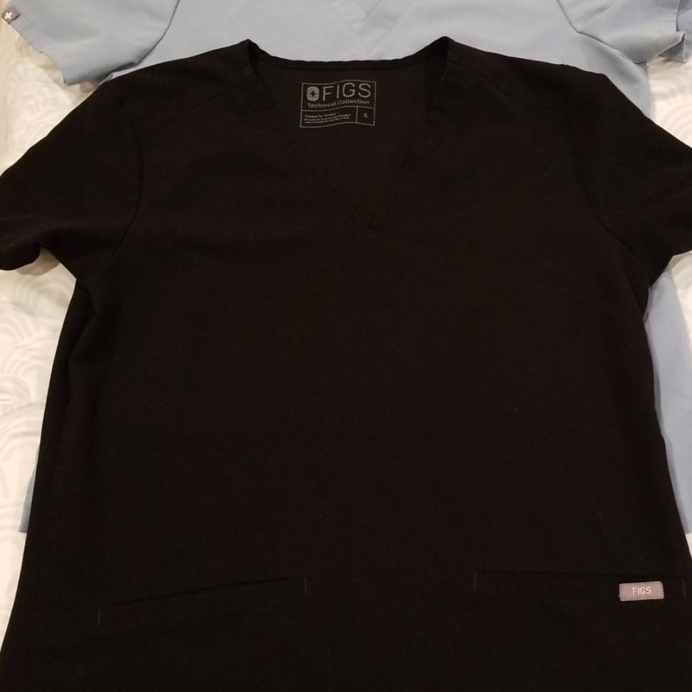 Figs Casma 3 pocket scrub top